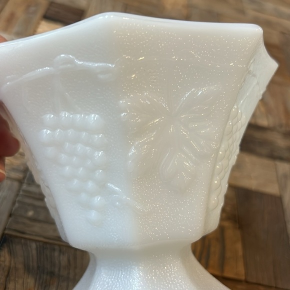 Vintage Octagon Milk Glass Vineyard Pattern Footed Pedestal Bowl - Picture 5 of 7
